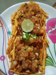 સાબુદાણા બટેટાની ખીચડી (Sabudana Bateta Khichdi Recipe In Gujarati) રેસીપી મુખ્ય ફોટો