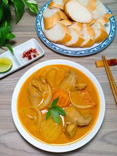 Hình của món Cà ri bánh mì.