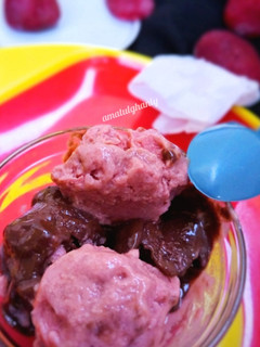 A picture of Homemade Healthy Strawberry & Chocolate Ice cream.