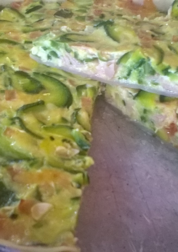 Una foto de Tarta de zapallitos con jamón y queso