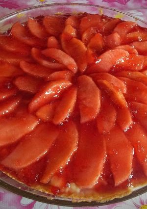 Una foto de Tarta de compota de manzanas con crema pastelera 😋🍎😊
