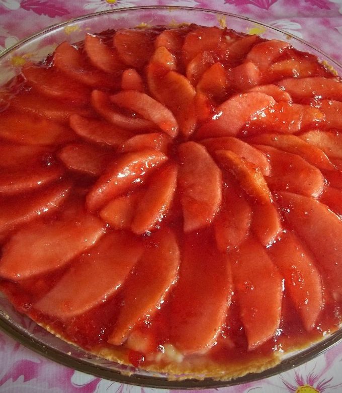 Una foto de Tarta de compota de manzanas con crema pastelera 😋🍎😊