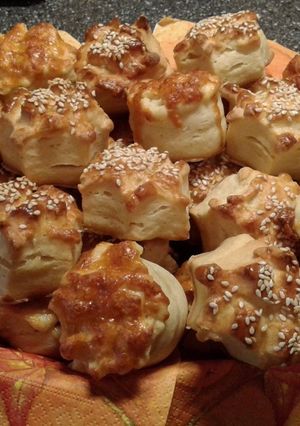 Sajtos vagy szezámmagos pogácsa recept fotója