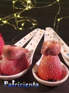 Una foto de Aperitivo en cuchara de fresas con anchoas