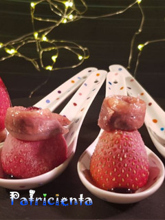 Una foto de Aperitivo en cuchara de fresas con anchoas