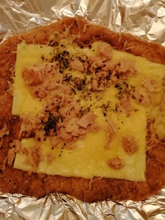 Una foto de Pizza casera con masa integral
