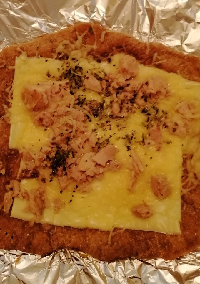 Una foto de Pizza casera con masa integral