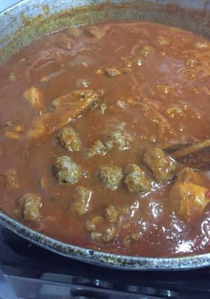Una foto de Bolas de carne en salsa de Tomate y Vino