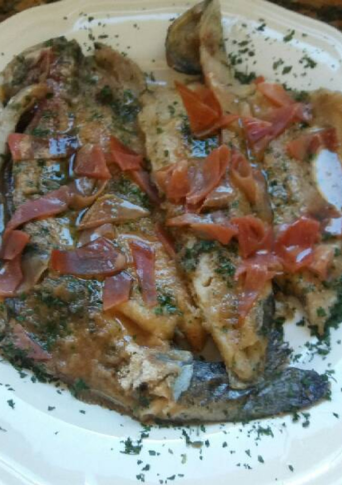 Una foto de Truchas a la plancha con jamón