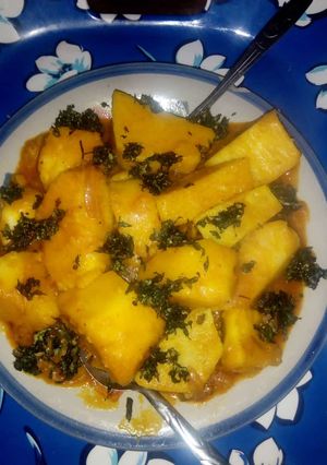 A picture of Yam porriage with utazi leaves.