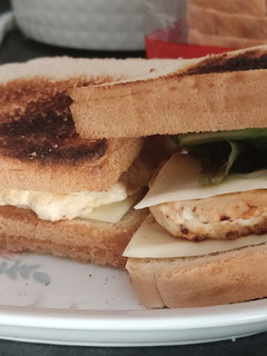 Una foto de Sándwich de pollo