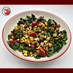 Una foto de Ensalada tibia de garbanzos y kale