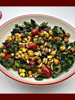 Una foto de Ensalada tibia de garbanzos y kale