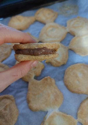 Una foto de Macarons keto de limón y chocolate