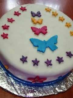 A picture of Bubble gum Vanilla cake.