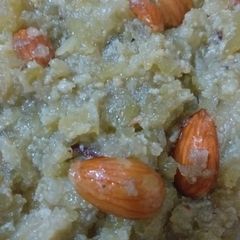 A picture of Lauki ka halwa.