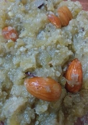 A picture of Lauki ka halwa.
