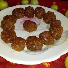 A picture of Amla ladoo.