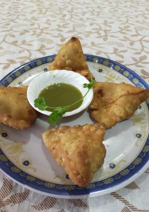 समोसा (Samosa recipe in hindi) रेसिपी मुख्य फोटो