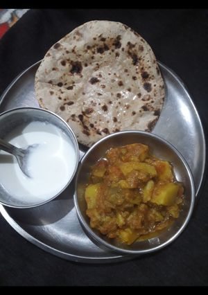 आलू बैंगन (aloo Baingan recipe in Hindi) रेसिपी मुख्य फोटो