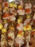 Pinchos de camarones y pescado
