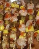 Pinchos de camarones y pescado