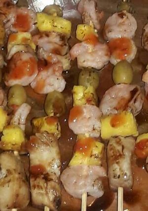 Una foto de Pinchos de camarones y pescado