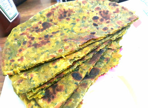 A picture of Palak paratha.