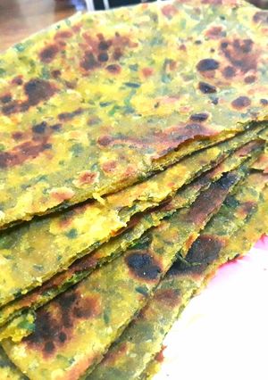 A picture of Palak paratha.