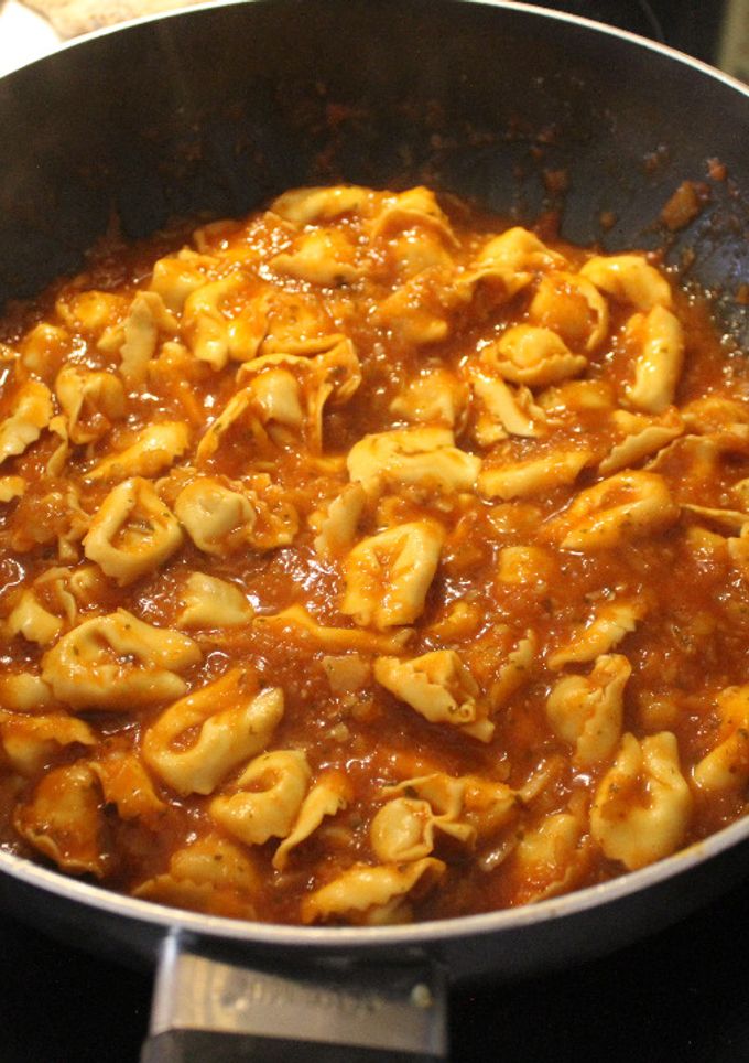 Una foto de Almu Racinguista con tortelinis a la tommattelli y ersalada p...cucú