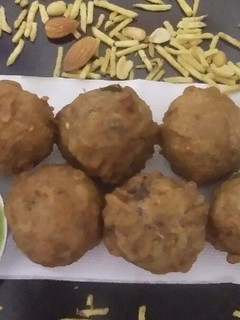 आलू बड़ा (फलाहारी) (falahari aloo vada recipe in hindi) रेसिपी मुख्य फोटो
