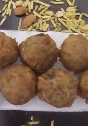 आलू बड़ा (फलाहारी) (falahari aloo vada recipe in hindi) रेसिपी मुख्य फोटो