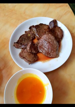 Hình của món Bò áp chảo sốt chanh dây.