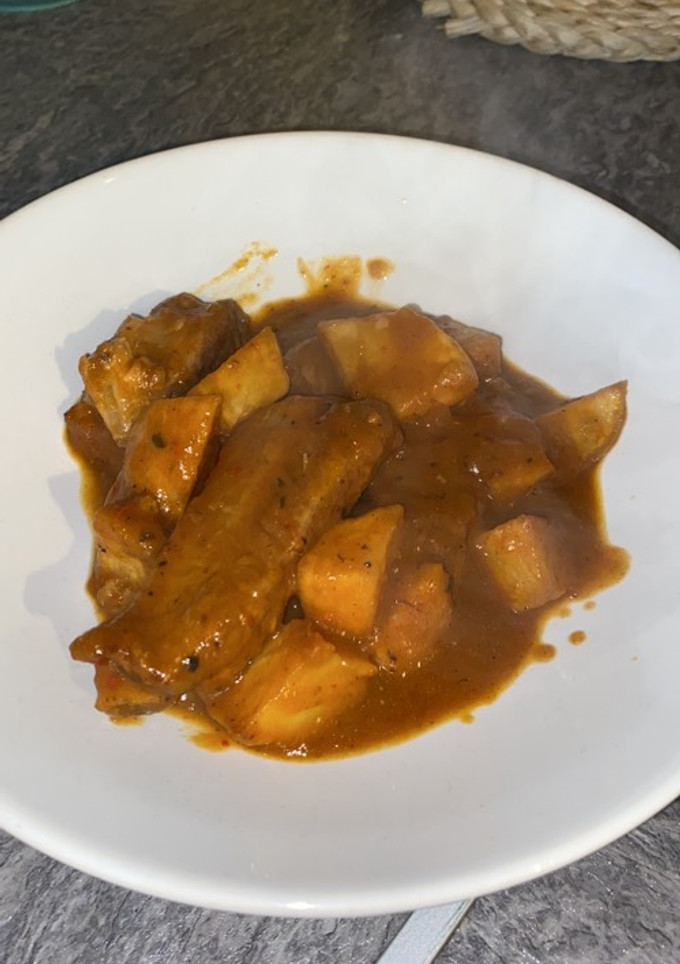 Una foto de Costillas de cerdo en salsa (olla exprés) 🐷🧅🧄🍅🥕