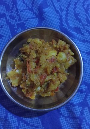 A picture of Sambar aloo.