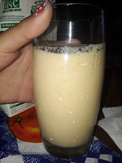 Una foto de Licuado de manzana y durazno