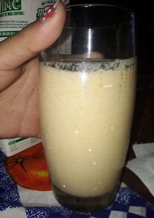Una foto de Licuado de manzana y durazno