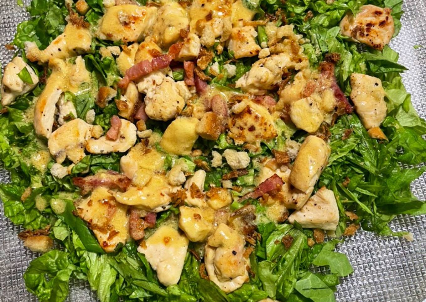 Ensalada crujiente y templada de pollo