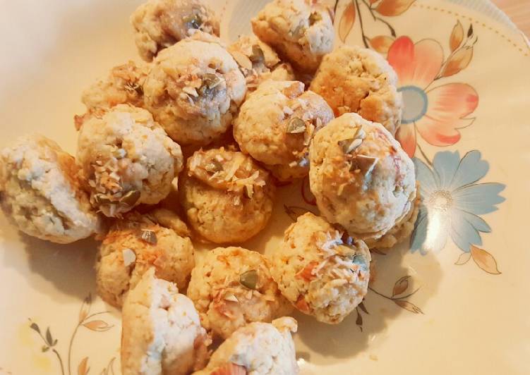 Healthy cookies filled with nuts, seeds, coconut and banana. 🤗 Healthy cookies filled with nuts, seeds, coconut and banana. 🤗