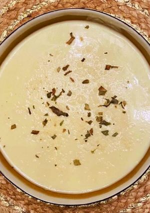 A picture of Cauliflower Velouté.