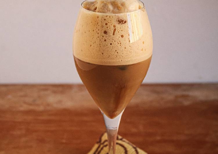 Coppa fredda cioccolato bianco/caffè con spuma di mandorla/caffè