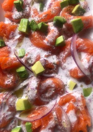 Una foto de Tiradito de Salmón con eneldo