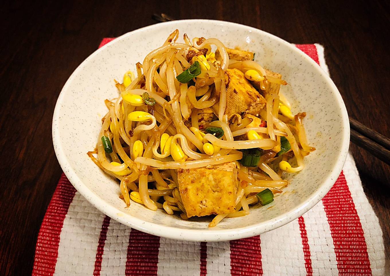 Spicy Soybeans Sprouts and Tofu Salad
