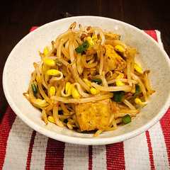รูปของ Spicy Soybeans Sprouts and Tofu Salad
