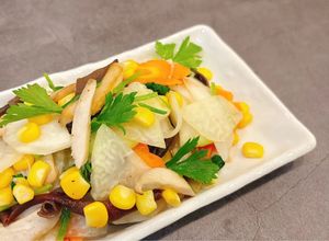 Hình của món Su hào xào nấm đùi gà và bắp.