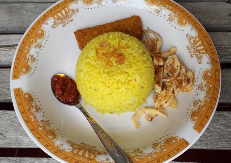 Nasi Kuning Pulen