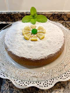 Una foto de Pastel de almendra y limón
