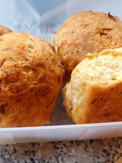 A picture of Cheese and jalapeño buns.