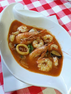 Una foto de Sopa de gambas frescas con marisco congelado