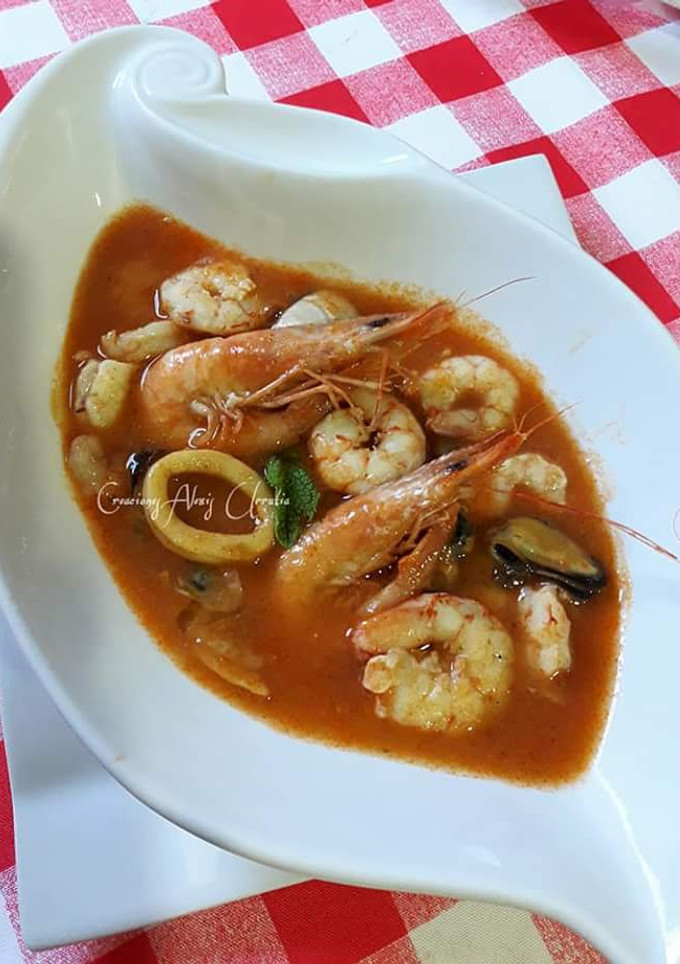 Una foto de Sopa de gambas frescas con marisco congelado